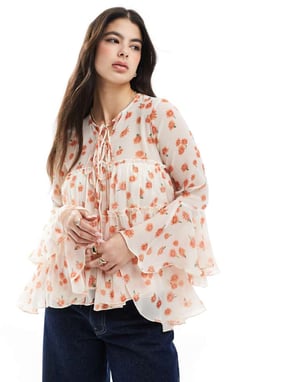 ASOS DESIGN blus med knytband och volangärmar i blommönster med lager på lager
