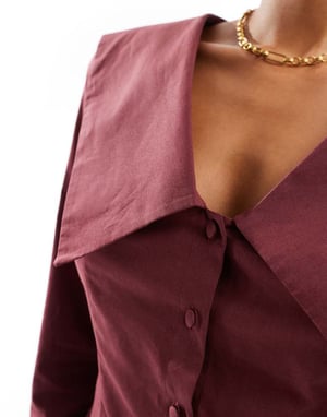 ASOS DESIGN poplin oversized krage figursydd skjorta i burgundy