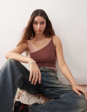 Återvunnen vintage ruched top med en axel och twist i blush och mauve