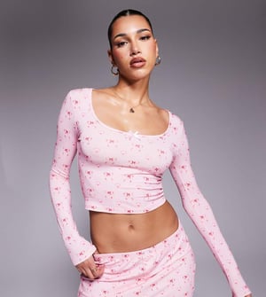 Kaiia exclusive cropped scoop neck bow detail pyjama top co-ord in pink bow print