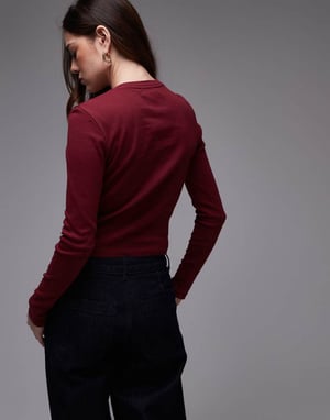 Topshop broderad Tribeca långärmad baby t-shirt i burgundy