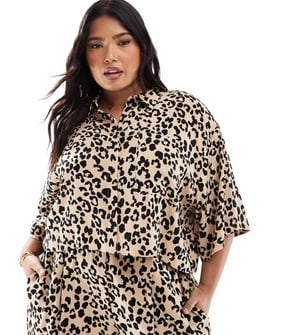 ASOS DESIGN Curve kortärmad skjorta i djurmönster