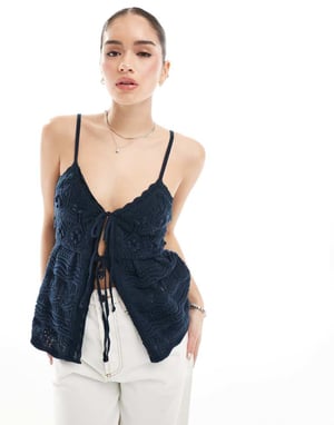 Hollister knytfront virkat topp i marinblått