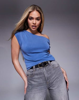 ASOS DESIGN cupro off-shoulder t-shirt i blått