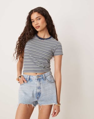 Abercrombie & Fitch kortärmad sömlös cropped babytee i marinrandigt