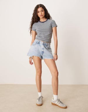 Abercrombie & Fitch kortärmad sömlös cropped babytee i marinrandigt