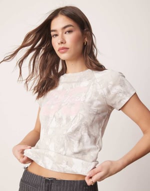 Hollister raglan t-shirt med brösttryck i grå kamouflage