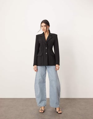 ARRANGE premium skulpterad blazer i svart