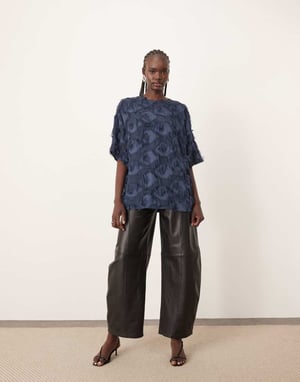 ARRANGE vävd texturerad oversized t-shirt i marinblå