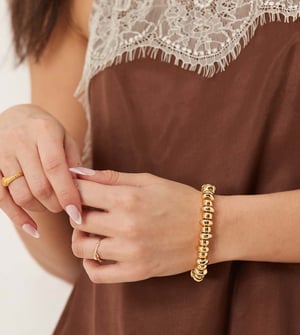 Orelia polished metal nugget stretch bracelet in 18k gold plated