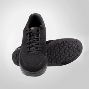 Men's Endura Hummvee Flat Shoes in Black