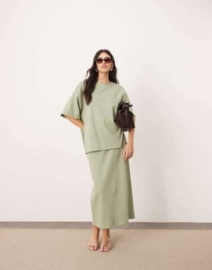 ARRANGE premium tung texturerad jersey kolonn maxikjol co-ord i pistage