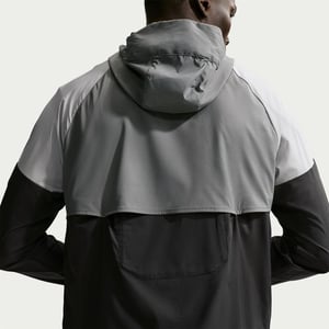 Men's Nike Windrun Jacket in Smoke Grey/Blk