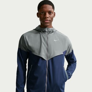 Men's Nike Windrun Jacket in Smoke Grey/Navy