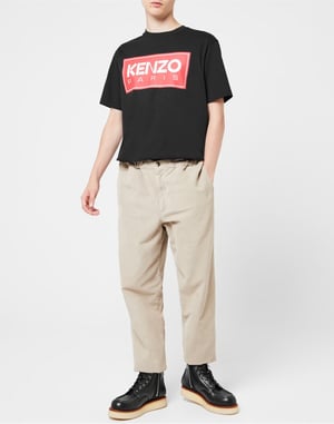 Klassisk t-shirt med boxlogotyp
