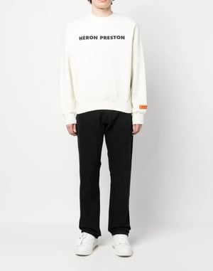 Dit is geen sweatshirt met logo