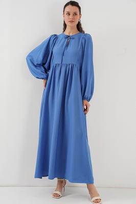 Mönstrad Maxi Klänning med Slips