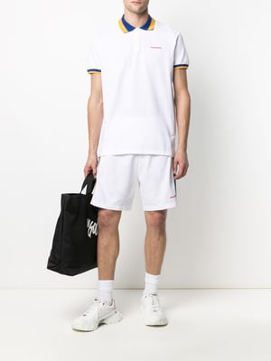 Shorts med sidorand och logotyp