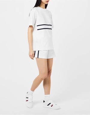 Shorts med randiga detaljer och logotyp