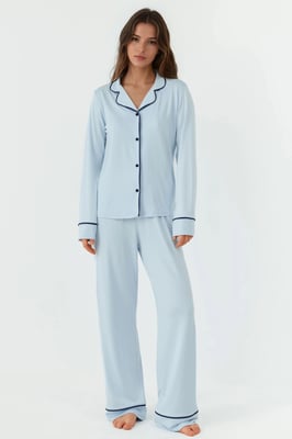 Avslappnad passform långärmad pyjamasuppsättning i extra mjukt material med krage