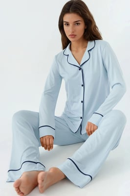 Avslappnad passform långärmad pyjamasuppsättning i extra mjukt material med krage