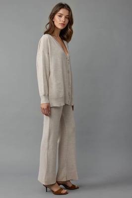 V-hals Cardigan en Brede Pijpen Broekset