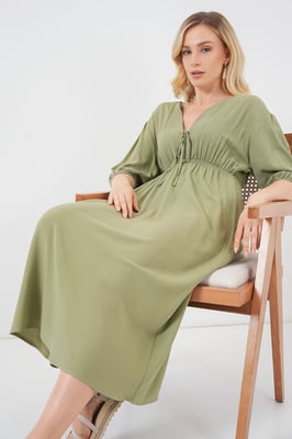 A-Form Fit Midi-jurk met V-hals en binddetail