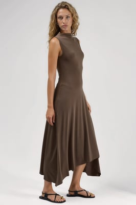 Asymmetrische Midi Sandy Jurk