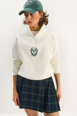 Broderad dragkedja krage sweatshirt