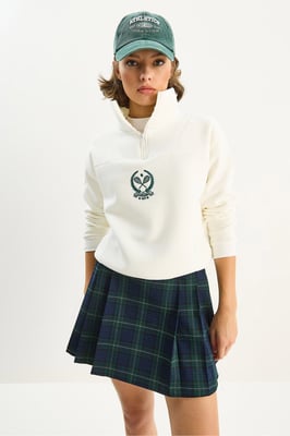Broderad dragkedja krage sweatshirt