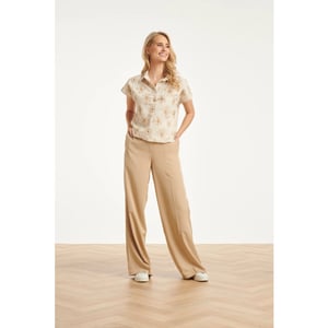 Smashed Lemon Beige top met geborduurde bloemen en polo kraag |