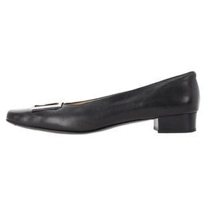Ferragamo Pumps i svart läder med spänne