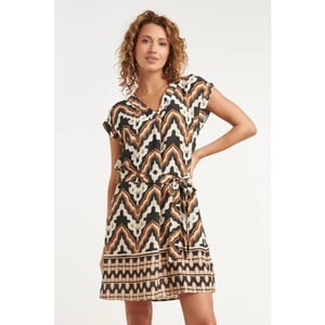 Smashed Lemon Jurk met abstracte zigzag print in bruin, zwart en crème met tailleceintuur |