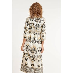 Smashed Lemon Crème midi jurk met ornament print en tailleceintuur |