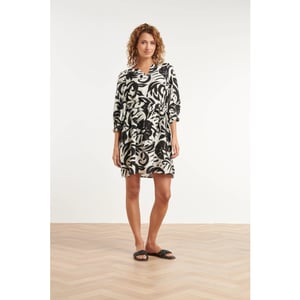 Smashed Lemon Zwart-witte jurk met grafische print en ceintuur |