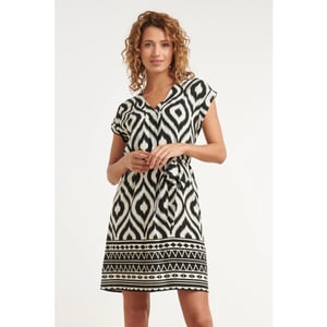 Smashed Lemon Zwart-witte jurk met ikat print en tailleceintuur |