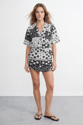 Mono Scarf Print Short