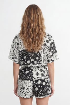 Mono Scarf Print Short