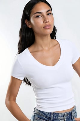 Elastisk V-ringad kortärmad t-shirt