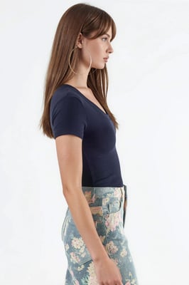 Elastisk V-Hals T-shirt med Korta Ärmar