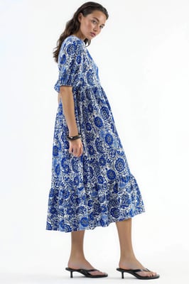 Blommig Crepe Midi Klänning med Tre Kvartärärmar