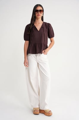 Texturerad muslin crew neck-blus med kantdetalj