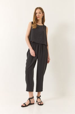 Mouwloze Crewneck Blouse en Carrof Fit Broek Set