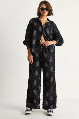 Broderad oversized skjorta och vida byxor set