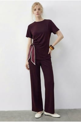T-shirt en Broek Set van Twee Stukken met Accessoire Detail