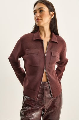 Ribbad stickad cardigan med dragkedja och fickor