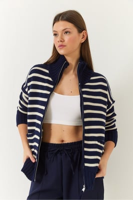 Randig zip-up stickad cardigan med fickor