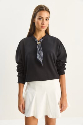Ronde Hals Geribbelde Sweater met Sjaal Accessoire Detail