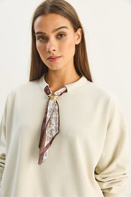 Ronde Hals Geribd Sweatshirt met Sjaal Accessoire Detail