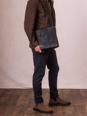 Keswick Medium Leather Messenger Bag in Black